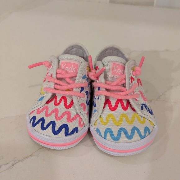 Adorable Keds For Newborn Baby - Picture 2 of 7